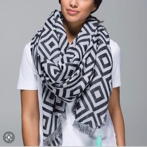 Lululemon Find Your Om Scarf